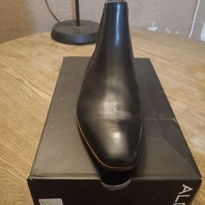 Men's dress shoes